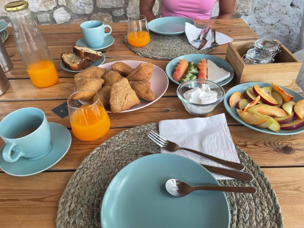Elpis Guest House Himara Kültér fotó