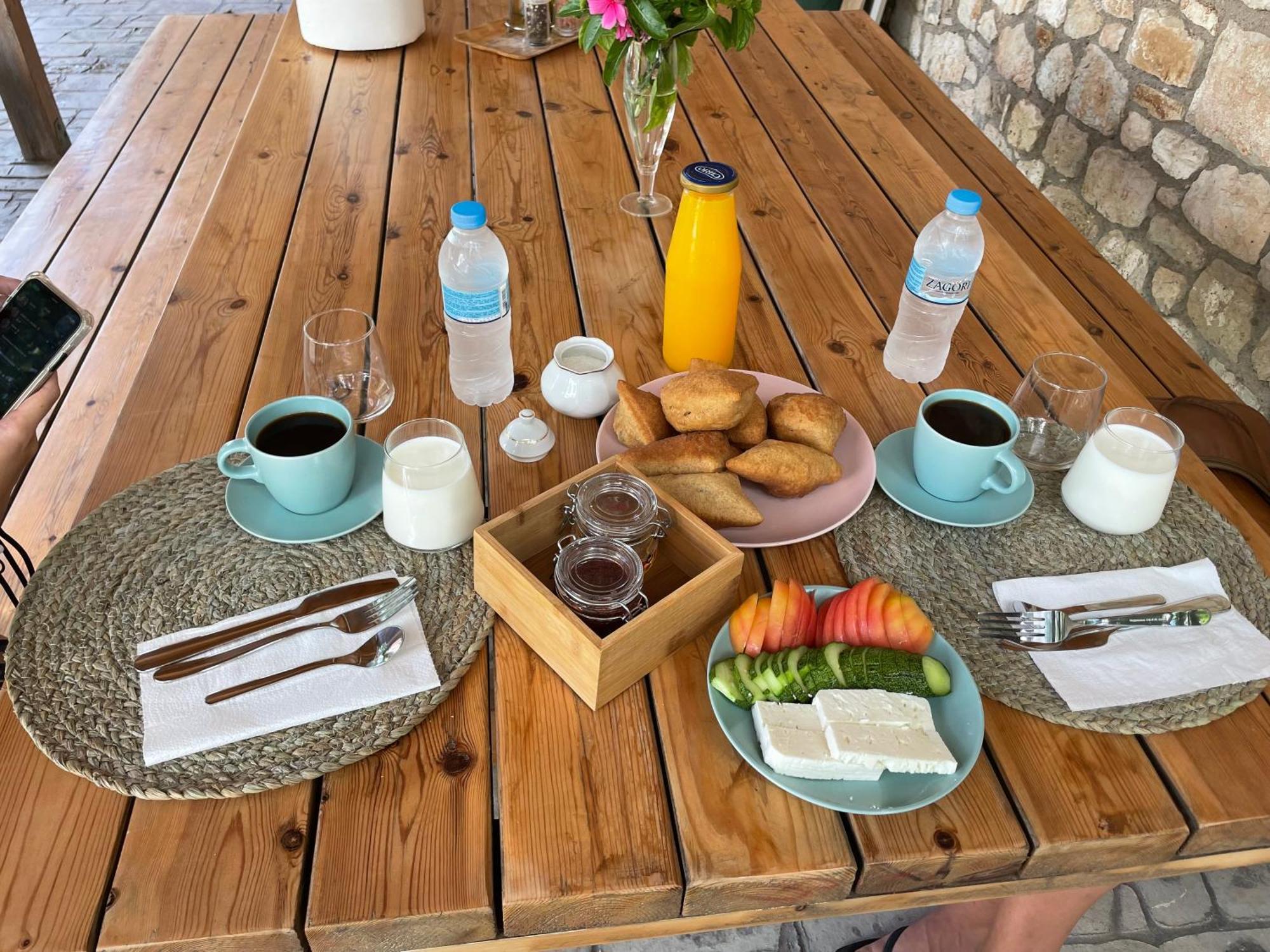 Elpis Guest House Himara Kültér fotó