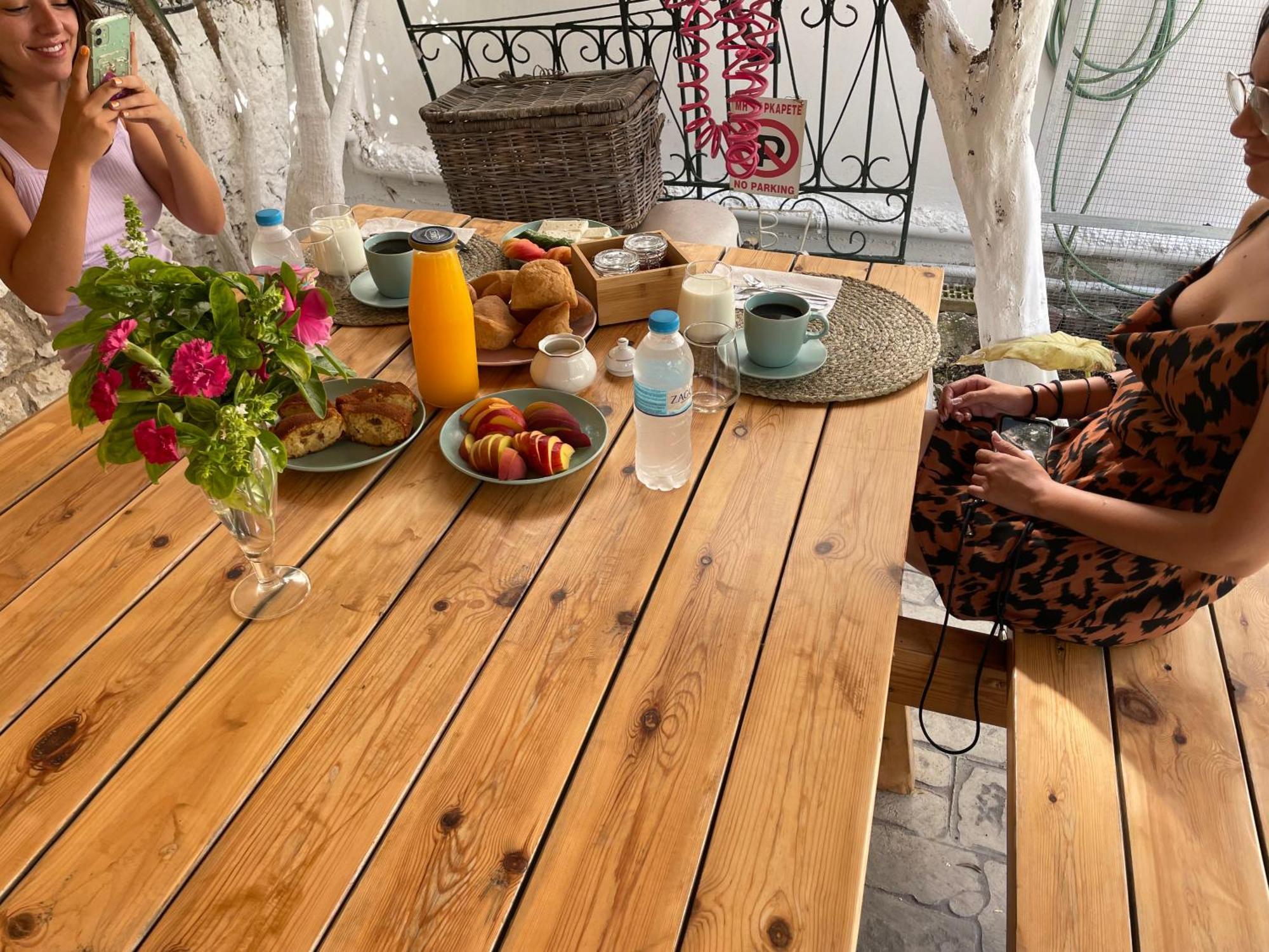 Elpis Guest House Himara Kültér fotó